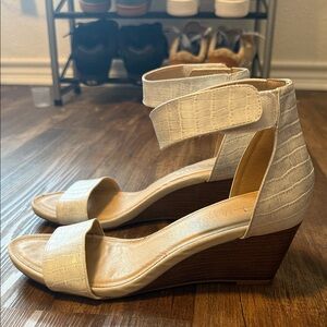 CL by Laundry Hot Zone Wedge Sandal
